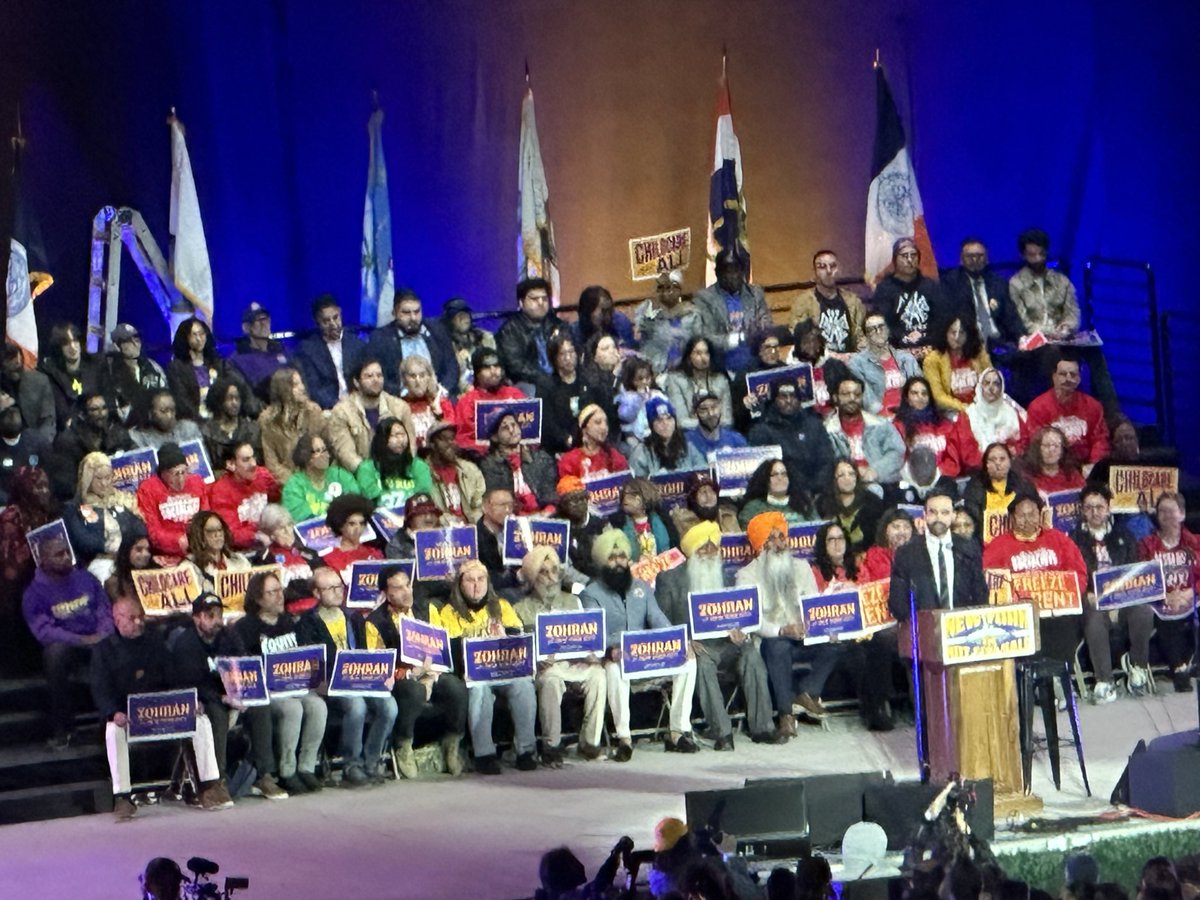 AzarSwan's tweet image. I’m so happy right now. I’m crying.