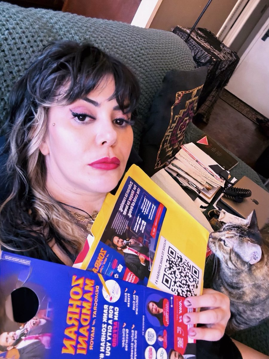 AzarSwan's tweet image. I’m so happy right now. I’m crying.