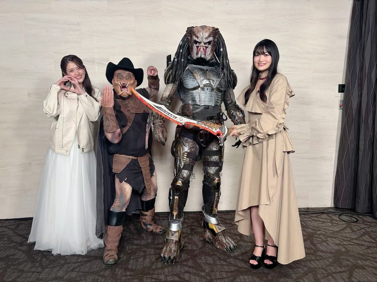 hayami_official's tweet photo. 『#プレデター：#バッドランド』

ジャパンプレミアありがとうございました！
松村沙友理さん、デクに扮したハリウッドザコシショウさん、そしてプレデターさんとともに💐
陽気でお喋りなアンドロイドティア。収録でもたくさん喋りました！面白い異色のバディものです。
7日金曜公開！ぜひ劇場へ（早） https://t.co/IhMAImQnBT