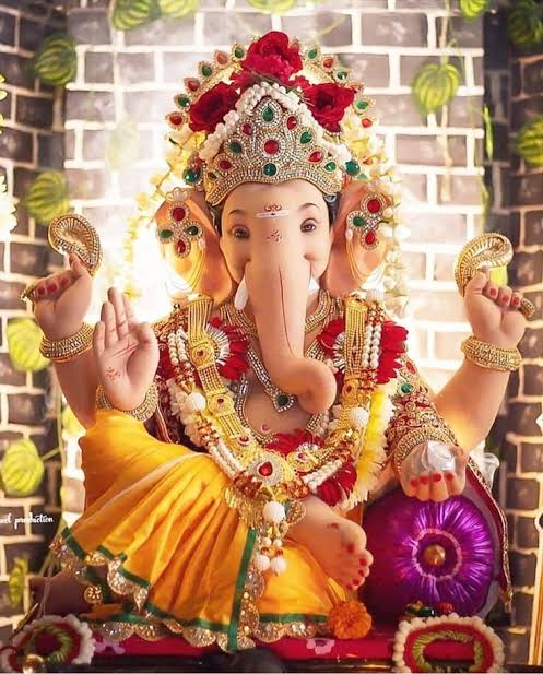 हे देवो के देव श्रीगणेश
वर दो हमको मिटे क्लेश
सुखी हो संसार और हमारा देश
दुख संकट ना रहे कोई शेष
हर दुख का अंत हो जाएगा,
जहां बप्पा का नाम लिया जाएगा
#गणपति_बप्पा_मोरया 🙏🏻🚩