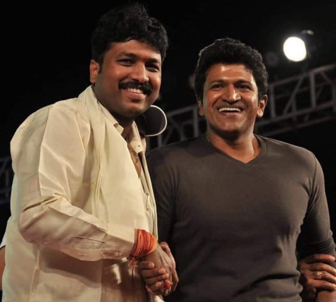 BRShetty1's tweet photo. ಕನ್ನಡಿಗರ ಹೃದಯದಲ್ಲಿ ಸದಾ ನೆಲೆಸಿರುವ, ಅಭಿಮಾನಿ ದೇವರುಗಳ ಪಾಲಿನ ಅಚ್ಚು ಮೆಚ್ಚಿನ ಅಪ್ಪು, ಶ್ರೀ ಪುನೀತ್‌ ರಾಜ್‌ ಕುಮಾರ್‌ ಅವರ ಪುಣ್ಯಸ್ಮರಣೆಯಂದು ಶತಶತ ನಮನಗಳು. ಕರ್ನಾಟಕ ರತ್ನ ಪವರ್ ಸ್ಟಾರ್ ಅವರ ನೆನಪು ಕನ್ನಡ ನಾಡಿನ ಕೋಟ್ಯಂತರ ಹೃದಯಗಳಲ್ಲಿ ಸದಾ ಹಸಿರು.

#PuneethRajkumar #Appu https://t.co/0JkZ2wzLhQ