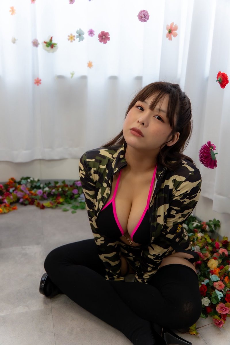 RT @vzL2Sum2lf97023: みんなの個撮作品を見ているとそれぞれのエマ