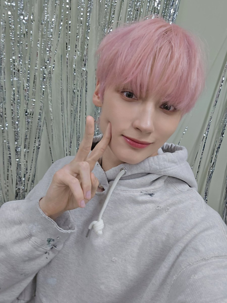 hueningkai pics tweet media