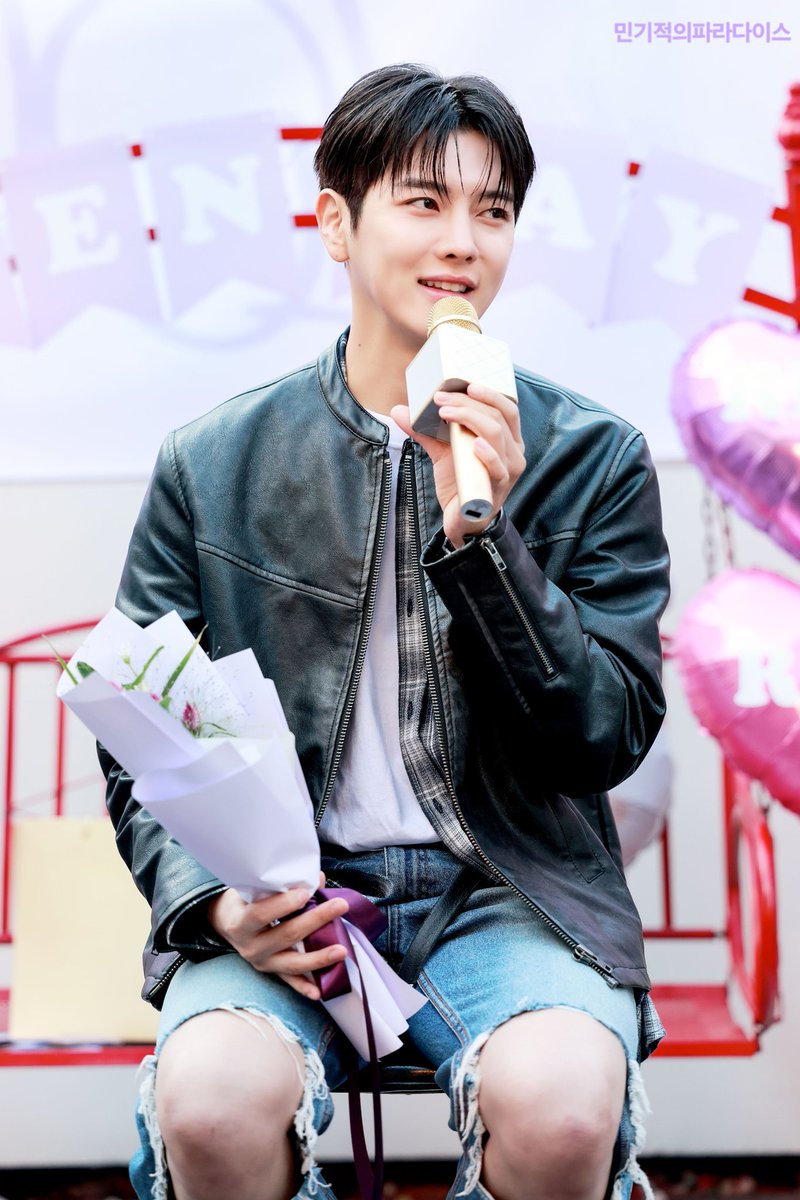 ✨2025 REN BIRTHDAY CAFE🎂에 와 주신 민기적들 감사해요!

카페 후기를 해시태그와 함께 남겨주시면 추첨을 통해 두 분은 럭드 세트(인형 ×)+수건을, 한 분은 민기 대표님이 뽑은 럭드 거울을 보내드려요
✔️당발 11월 9일 (밤)민기시
#민기적의_행복은_최민기
#빛나는_민기의_마이스토리
#렌 #최민기