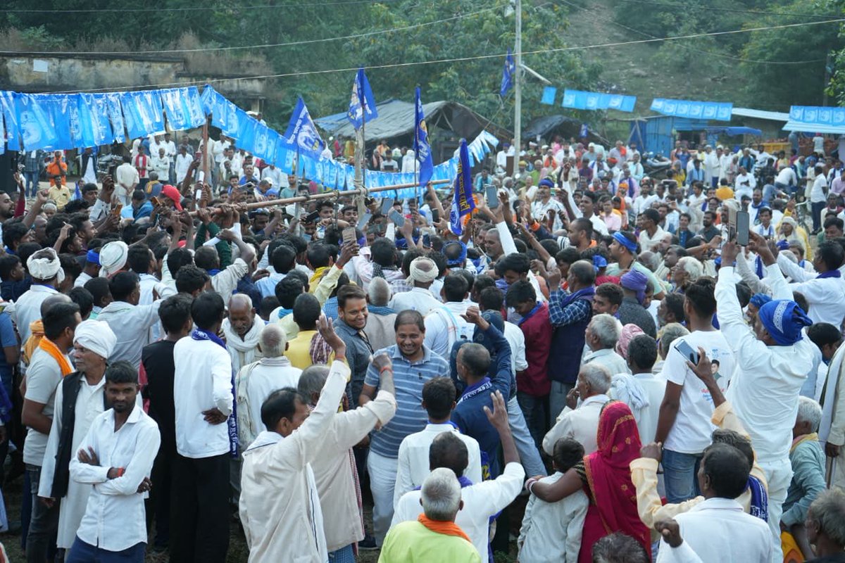 ramjigautambsp's tweet image. कल चैनपुर विधानसभा सभा के बखारी देवी में नुक्कड़ सभा में राजभर समाज खरवार समाज और अन्य समाज के लोगों ने बसपा प्रत्याशी को पूर्ण समर्थन दिया. जय भीम जय भारत