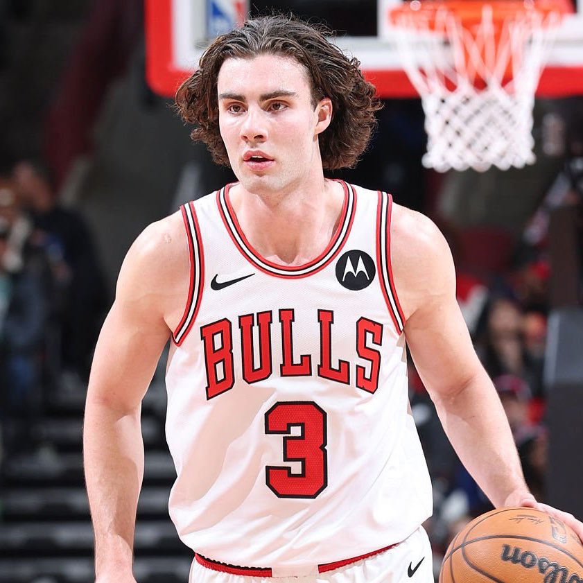 Josh Giddey has recorded back-to-back triple-doubles 🔥

vs. PHI: 29 PTS (10/19 FG), 15 REB, 12 AST

@ NY: 23 PTS (10/19 FG), 12 AST, 11 REB

First Bulls player since Michael Jordan to have consecutive triple-doubles