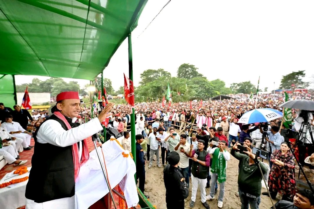 YouthAgnstHate's tweet image. Uttar Pradesh विधानसभा चुनाव 2017
NDA - 41% 
(325 सीट)
SP - 30.07
(54 सीट)

Uttar Pradesh विधानसभा चुनाव 2022
NDA - 43.82% 
(273 सीट)
SP - 36.60%
(125 सीट)

Uttar Pradesh लोकसभा चुनाव 2024
NDA - 43.69% 
(36 सीट)
SP - 43.52%
(43 सीट)

सपा ने कुछ नहीं किया सिर्फ वक्त के साथ बिखरे…