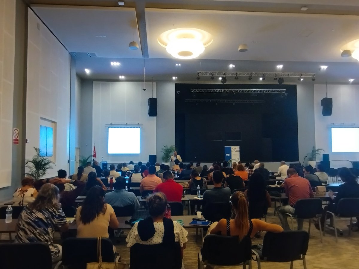 El experto en #políticas Guillermo Salvatierra, Asesor del gerente gral de la empresa INVAP
responsable del montaje de los #satélites en Argentina, compartió con los +70 Diplomantes🇨🇺 sobre el desarrollo satelital en América Latina y el Caribe. Son grandes retos! <a href="/ArmandoRguezB/">Armando</a>