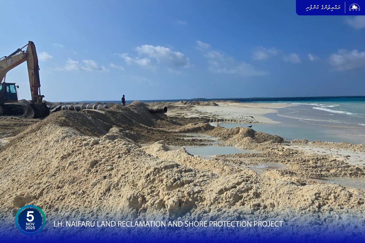 MTCCPlc's tweet image. Project Update: Design and Build of Land Reclamation and Shore Protection at Lh. Naifaru  

We have commenced reclamation operations. Sand bund work is ongoing.  

Follow more updates at: projects.mtcc.com.mv #MTCCProjects #TeamMTCC #RayyithungeKunfuni #GaumuBinaakurumugaaMTCC