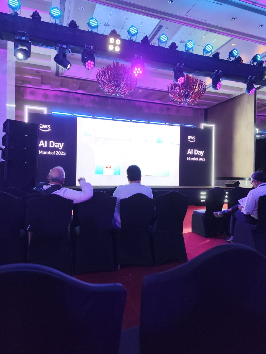 sanjaykmrsingh's tweet image. AWS AI day in action at Mumbai