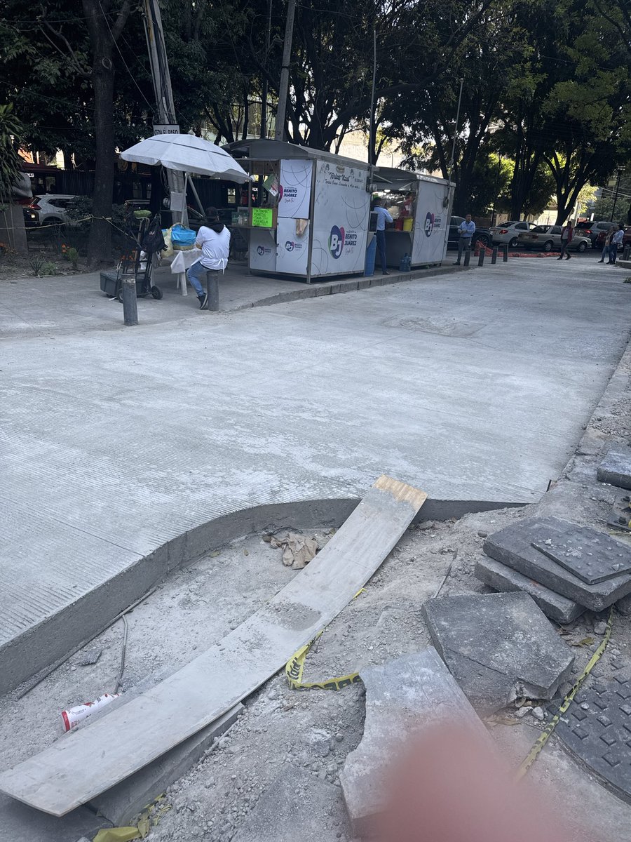eolaiz's tweet image. Obras inconclusas, casi 3 meses no logran abrir la calle, lleva 13 días que finalizaron las obras y ahora no pueden limpiar y abrir. En Calle Nebraska esquina Kansas @BJAlcaldia @supercivicosmx AYUDA @LuisMendozaBJ @AccionesBJ Para cuando??? @Seg_NapolesDF