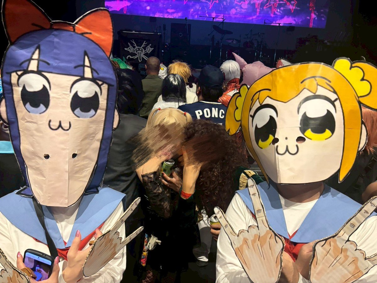 panyan49's tweet photo. 地獄絵図参加してきました…🔥
中学ぐらいから好きでしたが当時聞いてた曲が多くて初参戦でも楽しめた！
ポプテピさんやめちゃクオリティ高いLさんやアレン様とも写真撮れて感無量…

こういうのを楽しめるためにまた仕事頑張ります😭 https://t.co/mKOkuv4aeU