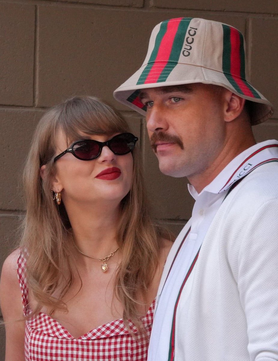 tayvislover_'s tweet photo. “He’s mine”                              “She’s mine” https://t.co/kYEe0tJDpF