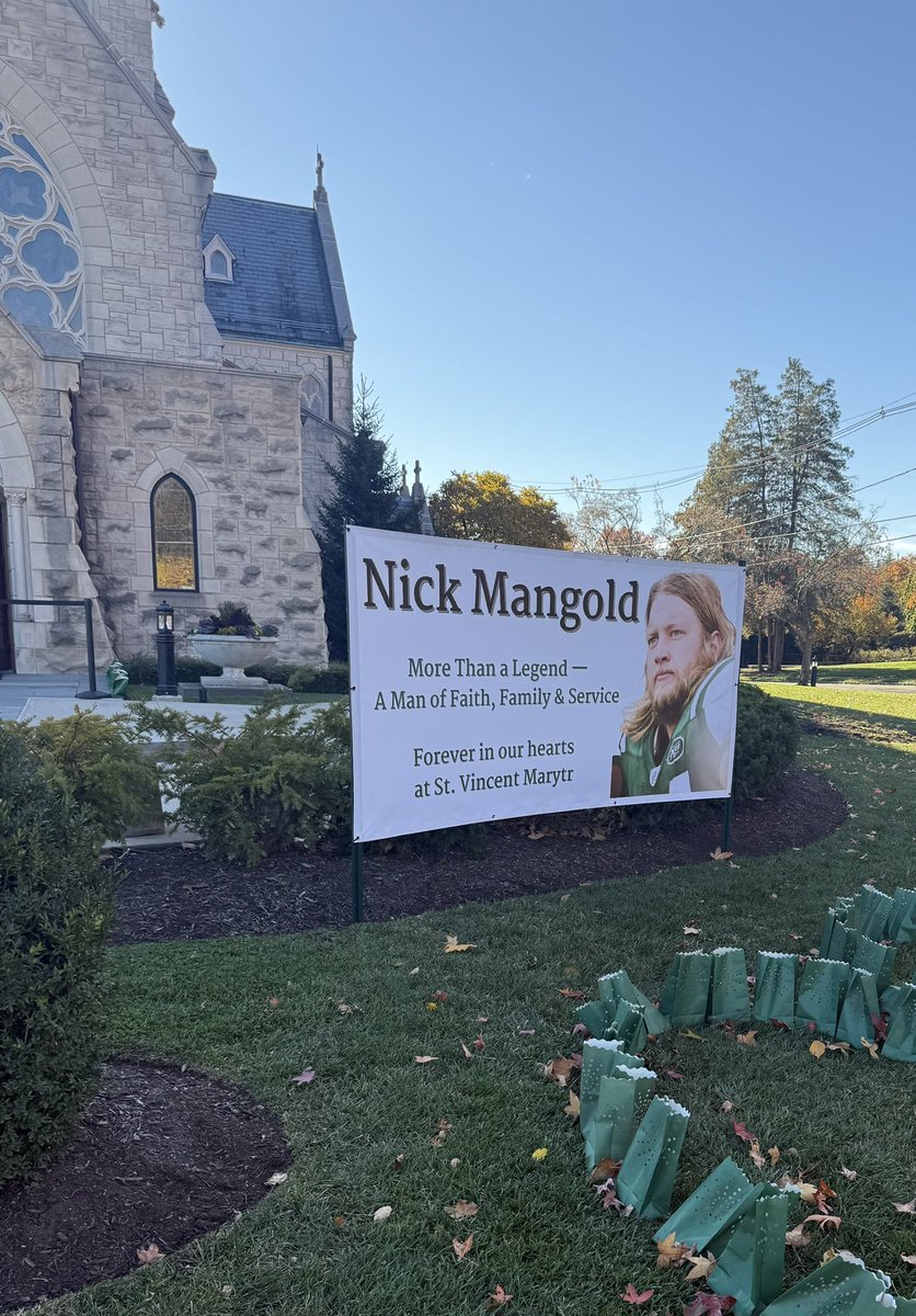A true Buckeye legend was laid to rest today.  

#NickMangold 🌰