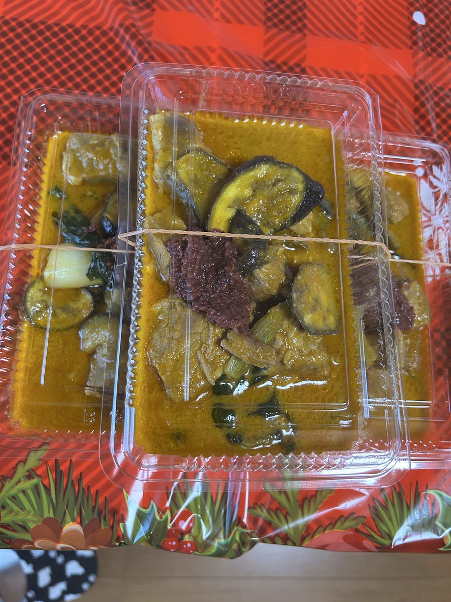 jen72271's tweet image. テイクアウト😊
 ありがとうございます🤲
#palabok
#pork kare-kare
#八丈島