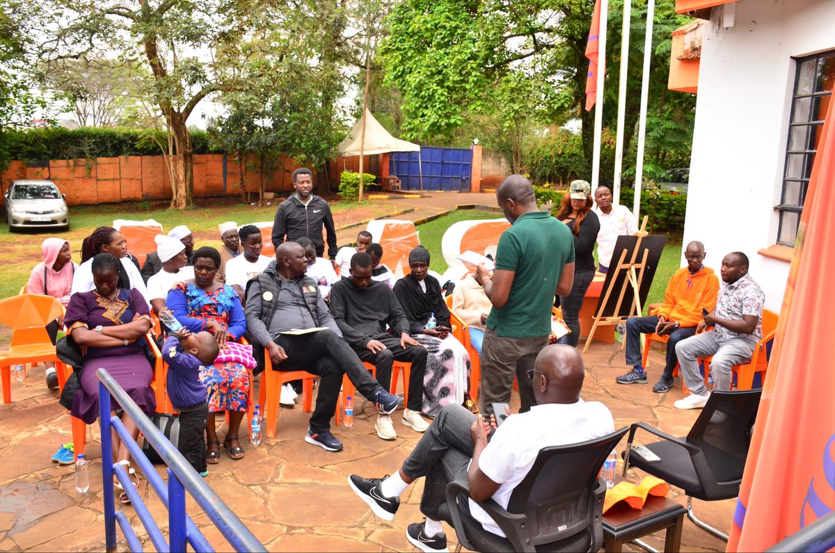edwinsifuna's tweet image. We invited the families of the late Vincent Otieno Ogutu,Evan Onyango Kiche, Josfae Jida Burka and Josephine Akeng'o to Chungwa house today. They were among those killed in the course of mourning Baba at Kasarani and Nyayo Stadium. We extended our condolences and support on…
