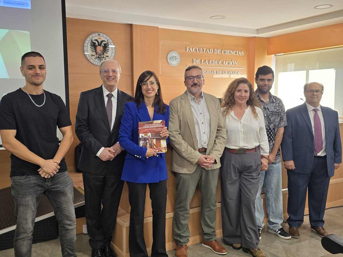 🎉 Desde el grupo GIASEDH felicitamos a nuestra compañera e integrante, la profesora Elvira Molina de la UGR, por su brillante defensa de plaza como Profesora Titular de Universidad. ¡Enhorabuena! 👏🎓 Le deseamos muchos éxitos en esta nueva etapa. #Universidad #ProfesoraTitular