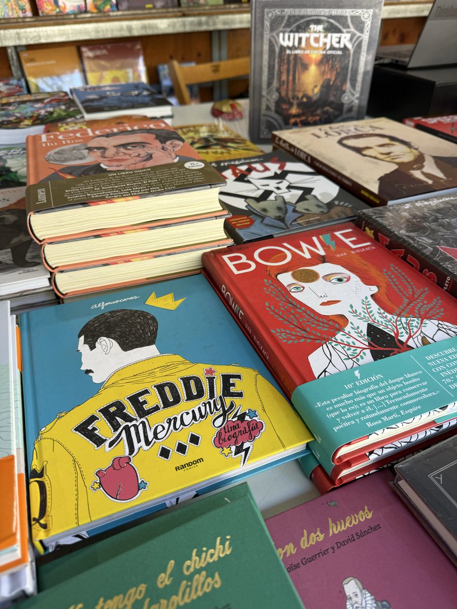 Bir parkta grafik roman fuarına denk geldim, gözlerim şenlendi.