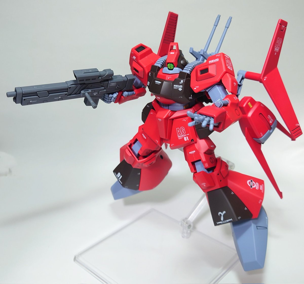 [HGUC リック・ディアス 第五種兵装]
別名 シュネル・ディアス
背部バインダーをベクタードバインダーに換装し、高機動仕様となっている。
主武装はビームライフル。 