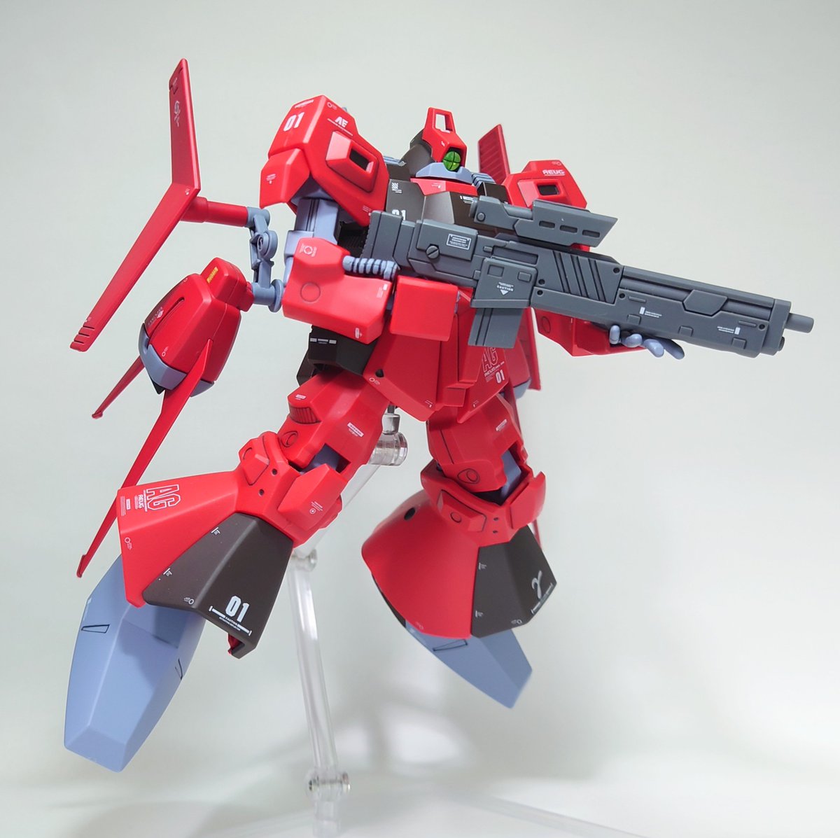 [HGUC リック・ディアス 第五種兵装]
別名 シュネル・ディアス
背部バインダーをベクタードバインダーに換装し、高機動仕様となっている。
主武装はビームライフル。 