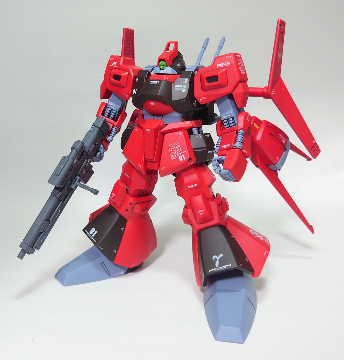 [HGUC リック・ディアス 第五種兵装]
別名 シュネル・ディアス
背部バインダーをベクタードバインダーに換装し、高機動仕様となっている。
主武装はビームライフル。 