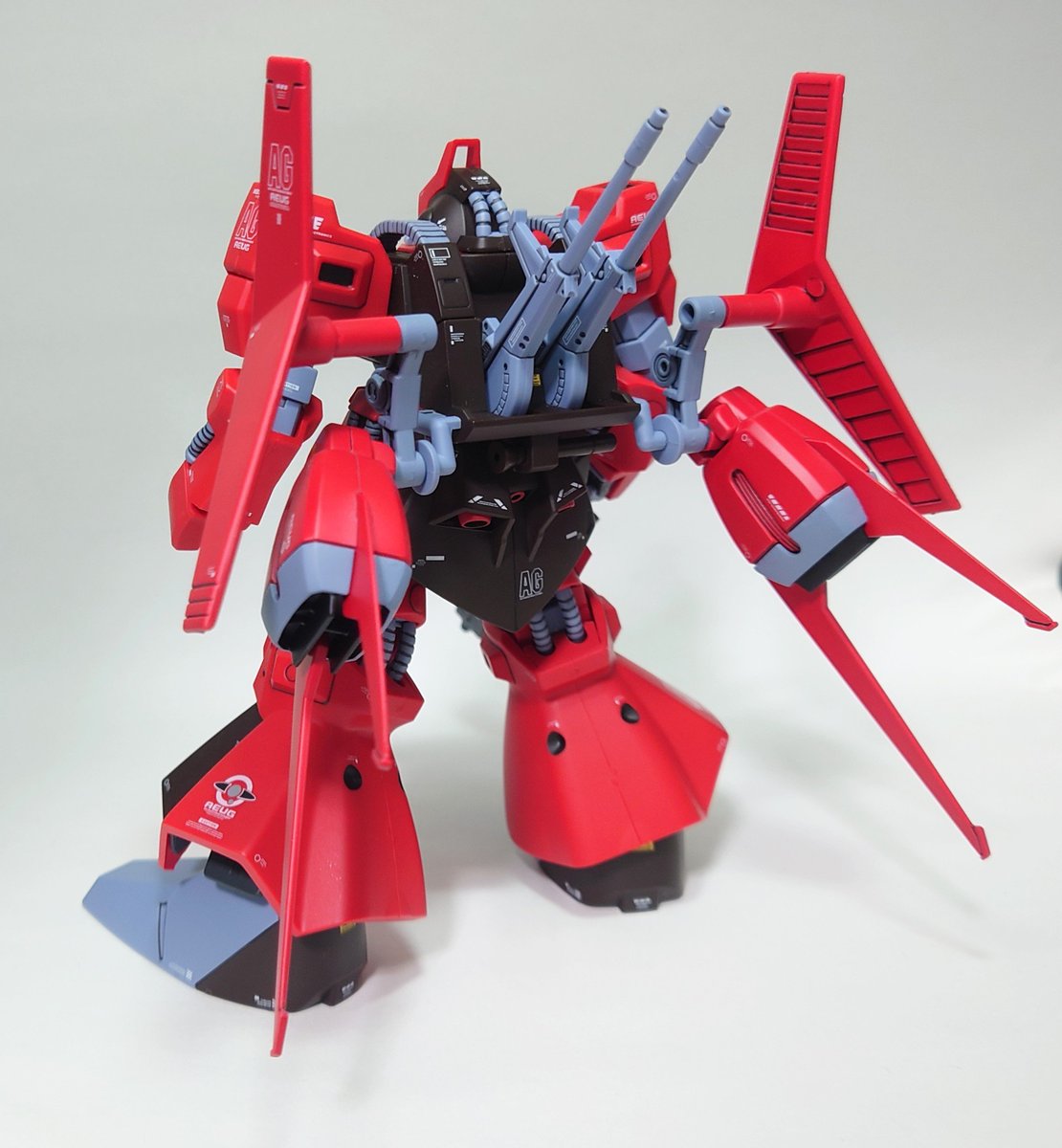 [HGUC リック・ディアス 第五種兵装]
別名 シュネル・ディアス
背部バインダーをベクタードバインダーに換装し、高機動仕様となっている。
主武装はビームライフル。 