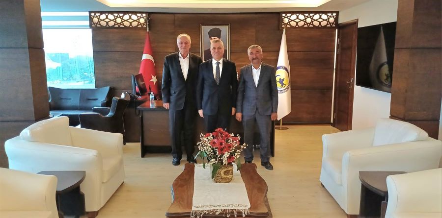 TOKAT ERBAA’DAN ESKİ MUHTARLAR MEHMET ERKİŞİ VE ALİ KAYA KAYMAKAMIMIZ ABDULKADİR DEMİR’İ MAKAMINDA ZİYARET ETTİLER.
ilkadim.gov.tr/tokat-erbaadan…