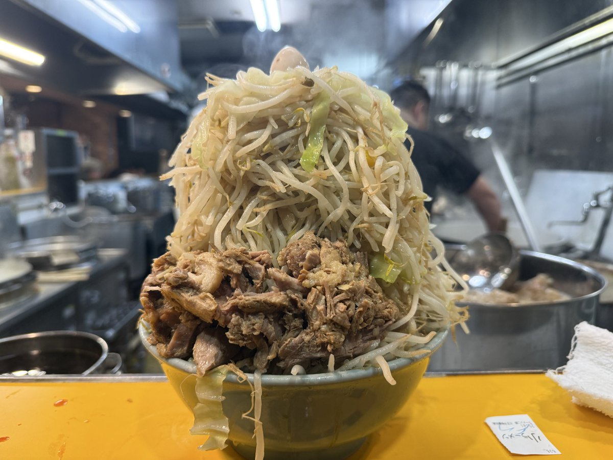 あなたは信じられますか。
ヤサイ少なめと言う言葉を…
10日ぶりに二郎食べたのですがトラウマになりました。
ラーメン二郎八王子野猿街道2

ちなみに僕は信じられません…うう…