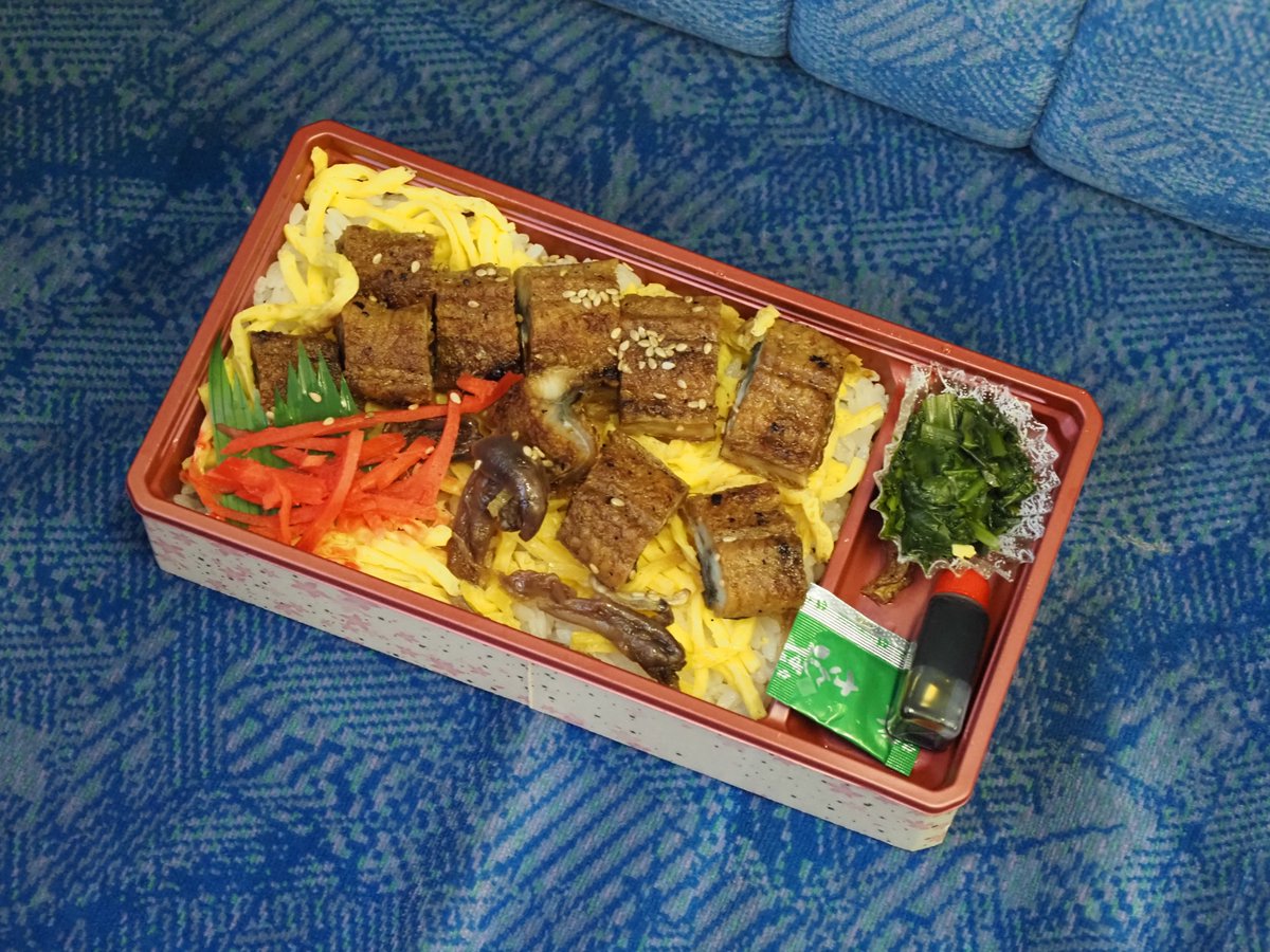 「新駅弁ひとり旅」62話載りました!宜しくお願いします🙏久しぶりに旅を始めた菜々と大介。10年のブランクに戸惑いつつも、二人は時の止まったような天竜二俣駅へ・・・ #新駅弁ひとり旅 #漫画アクション #櫻井寛 #鉄印 #静岡県  #遠州鉄道 #天竜浜名湖鉄道 