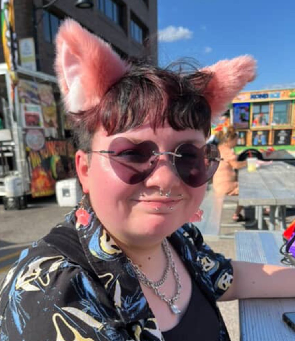 F3R4LMUTT's tweet image. ☆ J 0R D I E ‘ S   I N T R O ☆

A G E - 22 

P R O N O U N S - T H E Y / H E 

A B O U T   M E : 3 

Midwest queer dog thing who obsesses over vampires and queer horror 

L I K E S :
Dan and Phil 
Hannibal 
Arcane 
MCR 
Furries 

D N I   M I N O R S ! ! 

♡/↻ to be moots :3