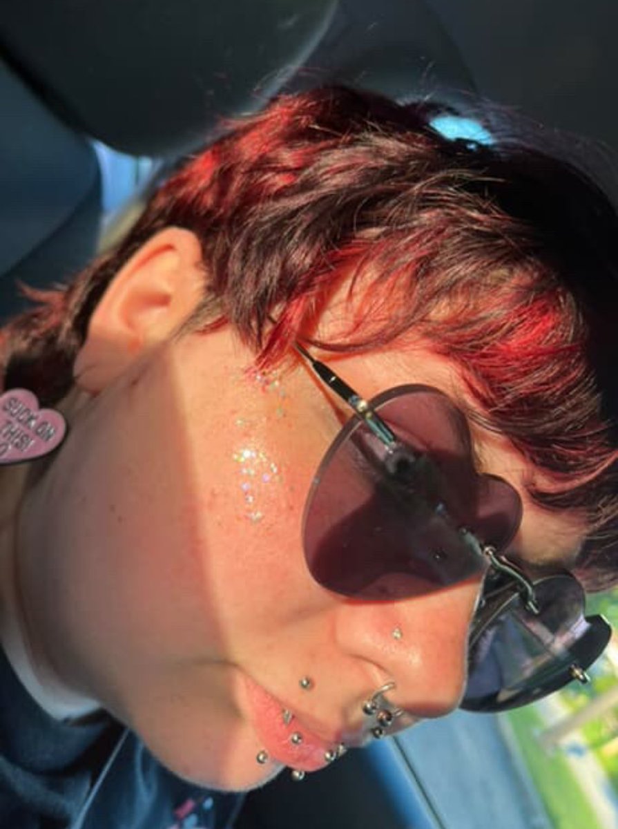 F3R4LMUTT's tweet image. ☆ J 0R D I E ‘ S   I N T R O ☆

A G E - 22 

P R O N O U N S - T H E Y / H E 

A B O U T   M E : 3 

Midwest queer dog thing who obsesses over vampires and queer horror 

L I K E S :
Dan and Phil 
Hannibal 
Arcane 
MCR 
Furries 

D N I   M I N O R S ! ! 

♡/↻ to be moots :3