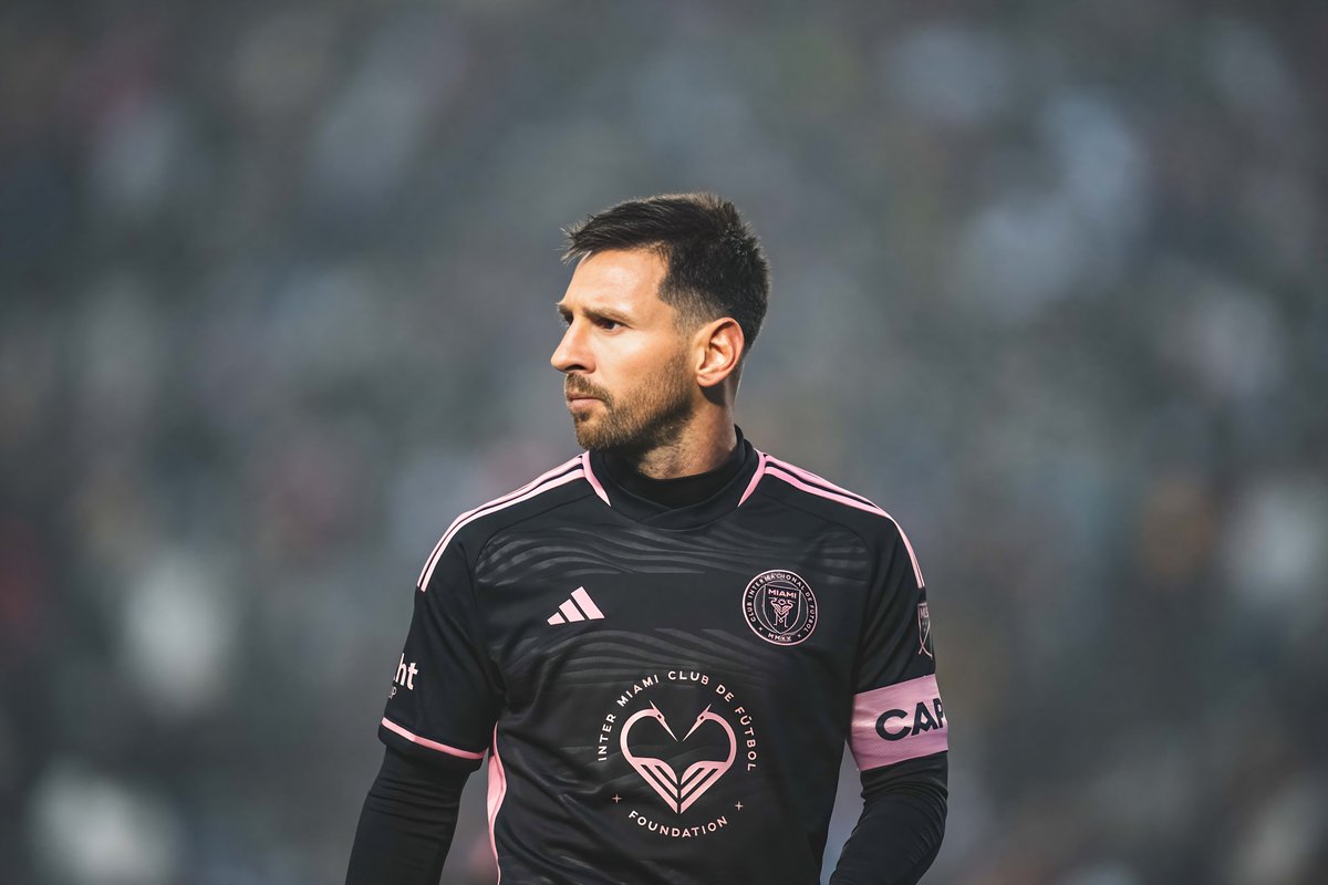 🚨 𝗡𝗘𝗪: Many Lionel Messi fans have been talking about the 1000 goals dream.

If Lionel Messi averages 35 goals per season in the next 3 years (he is on 40 goals this season) he would be on 994 goals. 👀