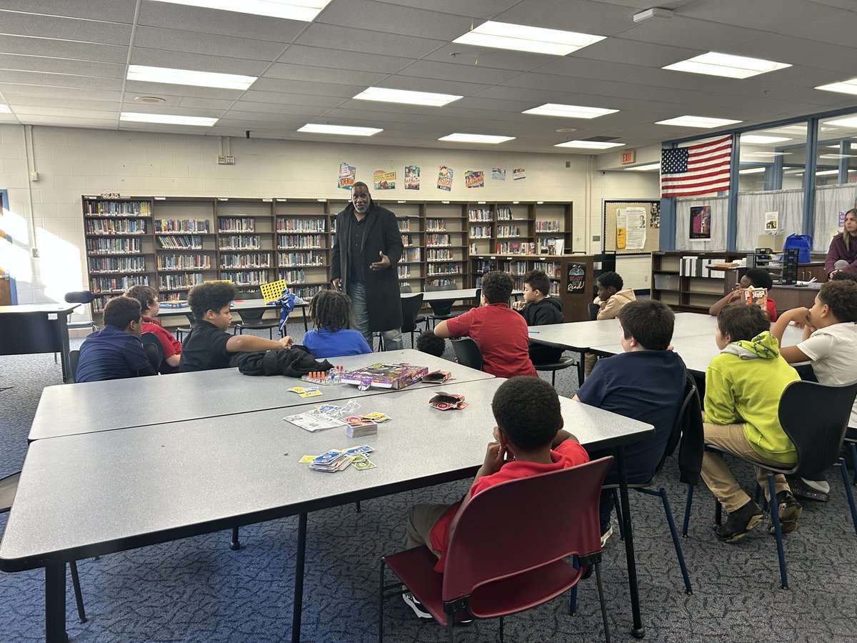 MariaDSells's tweet image. Lima North Middle School students mentored by @shawnharper075. This week’s message- 3 kinds of people in the world- Quitters, Campers, Climbers. Stay persistent and work hard for your dreams. Be a climber and surround yourself with climbers. @LimaCitySchools