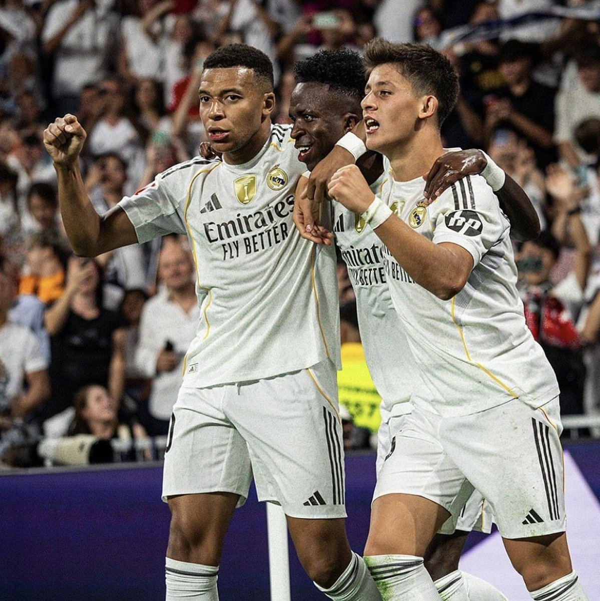 🌍 SORTEO INTERNACIONAL 

💥 Voy a SORTEAR 1 CAMISETA POR CADA GOL QUE MARQUE EL REAL MADRID en el CLÁSICO a elegir por el ganador entre los que:

- Den RT a este tuit.
- Sigan a <a href="/AlberrtoRM2/">(fan) Aʟʙᴇʀᴛo</a> y <a href="/Ctinfo_17/">Ctinfo_17</a>.

*OPCIONAL* Mencionar un amigo (doble participación).