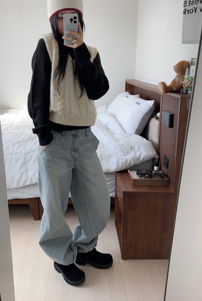 요즘 침실 꾸미기 중인데 침대 바꿨다고 오오티디 찍는 재미가 장난 아님 후 .... 🛌🖤