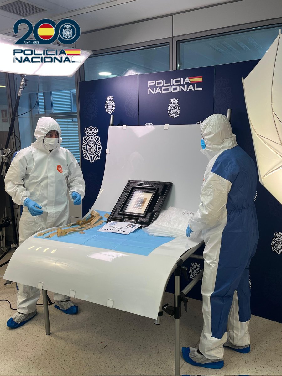 Recuperado el #Picasso 🖼 desaparecido en su traslado a una exposición en #Granada

Podría no haber llegado a subir al camión de transporte

La Brigada de Patrimonio Histórico de <a href="/policia/">Policía Nacional</a> mantiene abierta la investigación una vez que agentes de Policía Científica han