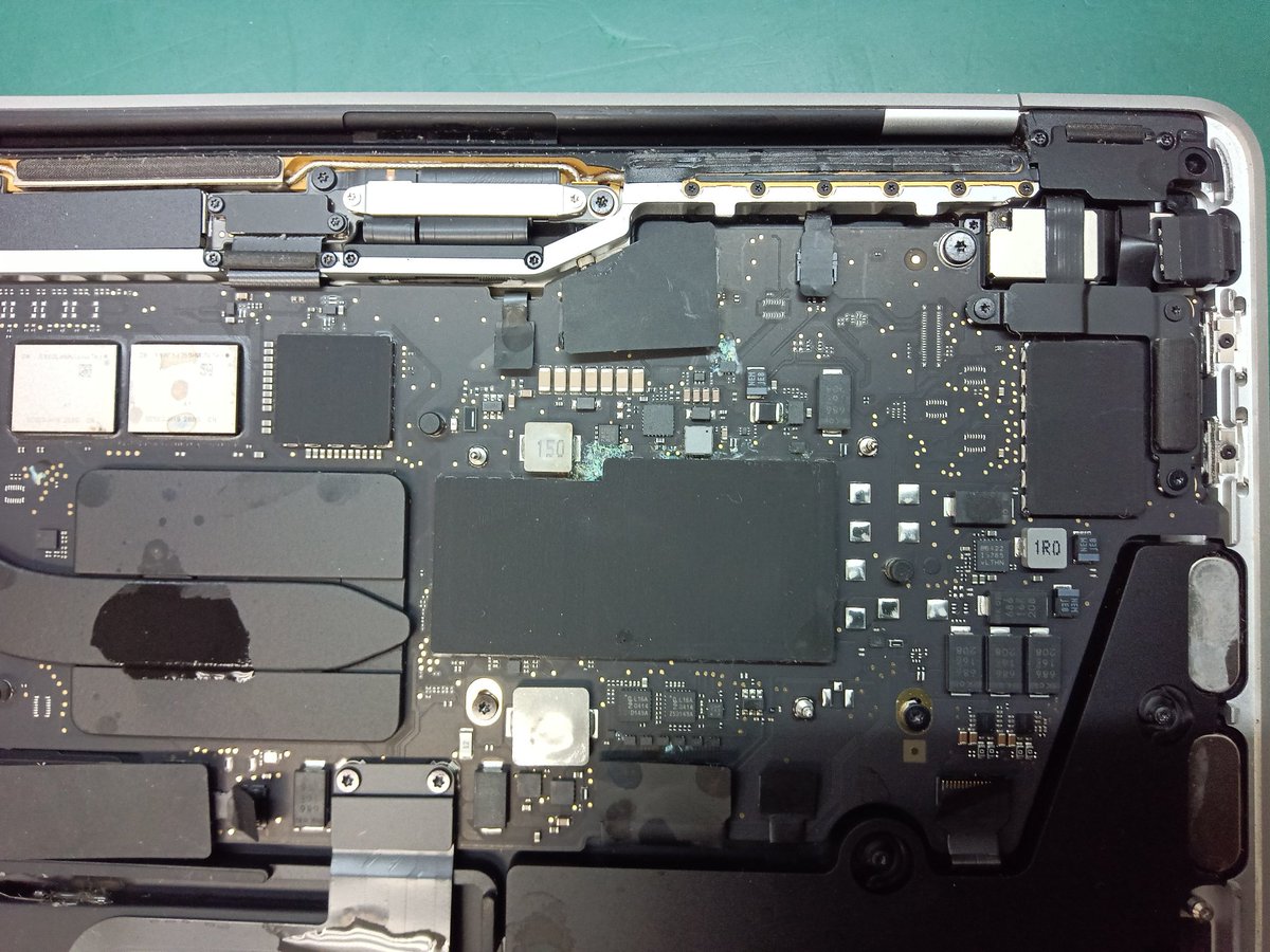 MaclabM's tweet image. 作業の一部になります。
MacBookPro13inch M1 2020の液体損傷により、電源が入らない症状でございました。
運良く洗浄作業のみで、復旧が出来ました。
Macの不具合等の際は、お気軽にご相談下さい。
＃Mac修理　＃MacRepair