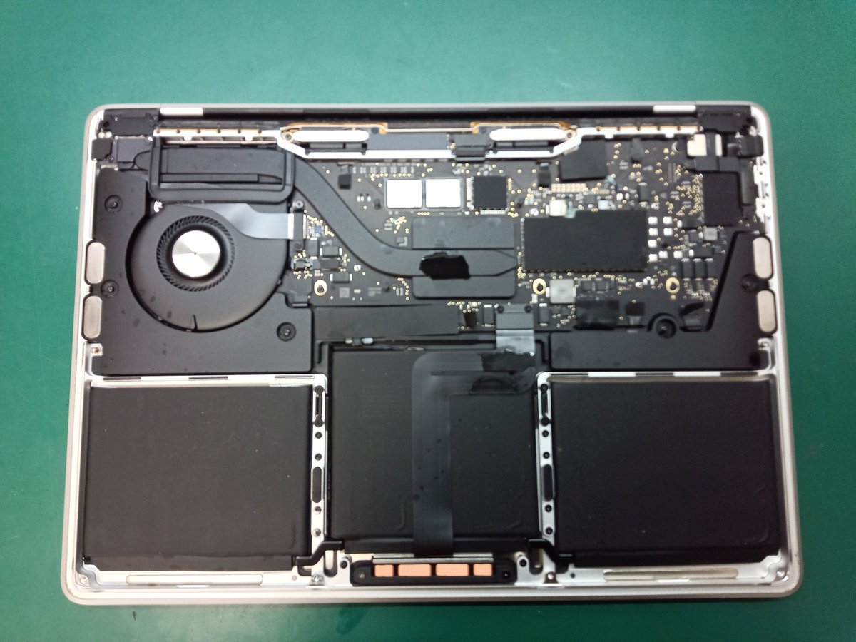 MaclabM's tweet image. 作業の一部になります。
MacBookPro13inch M1 2020の液体損傷により、電源が入らない症状でございました。
運良く洗浄作業のみで、復旧が出来ました。
Macの不具合等の際は、お気軽にご相談下さい。
＃Mac修理　＃MacRepair