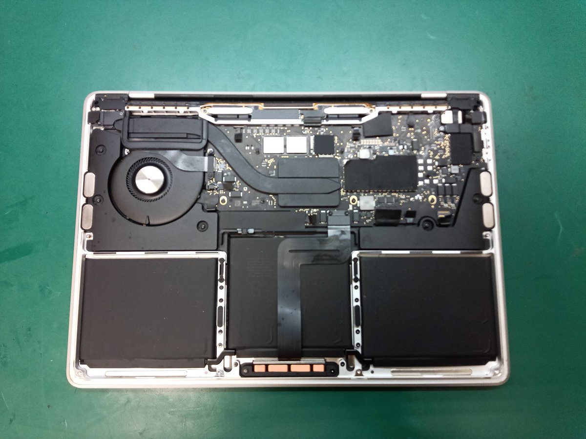 MaclabM's tweet image. 作業の一部になります。
MacBookPro13inch M1 2020の液体損傷により、電源が入らない症状でございました。
運良く洗浄作業のみで、復旧が出来ました。
Macの不具合等の際は、お気軽にご相談下さい。
＃Mac修理　＃MacRepair