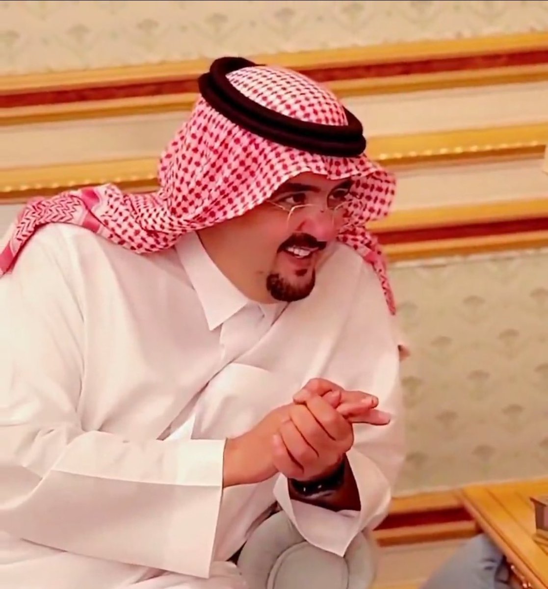 #عبدالعزيز_بن_فهد

الان متوجهين بمشيئة الله 

الى صلاة الجمعة…..

لن ننساك من صالح الدعاء….

لا تنسونه من صالح دعواتكم….

تراه ….شايل…همكم…