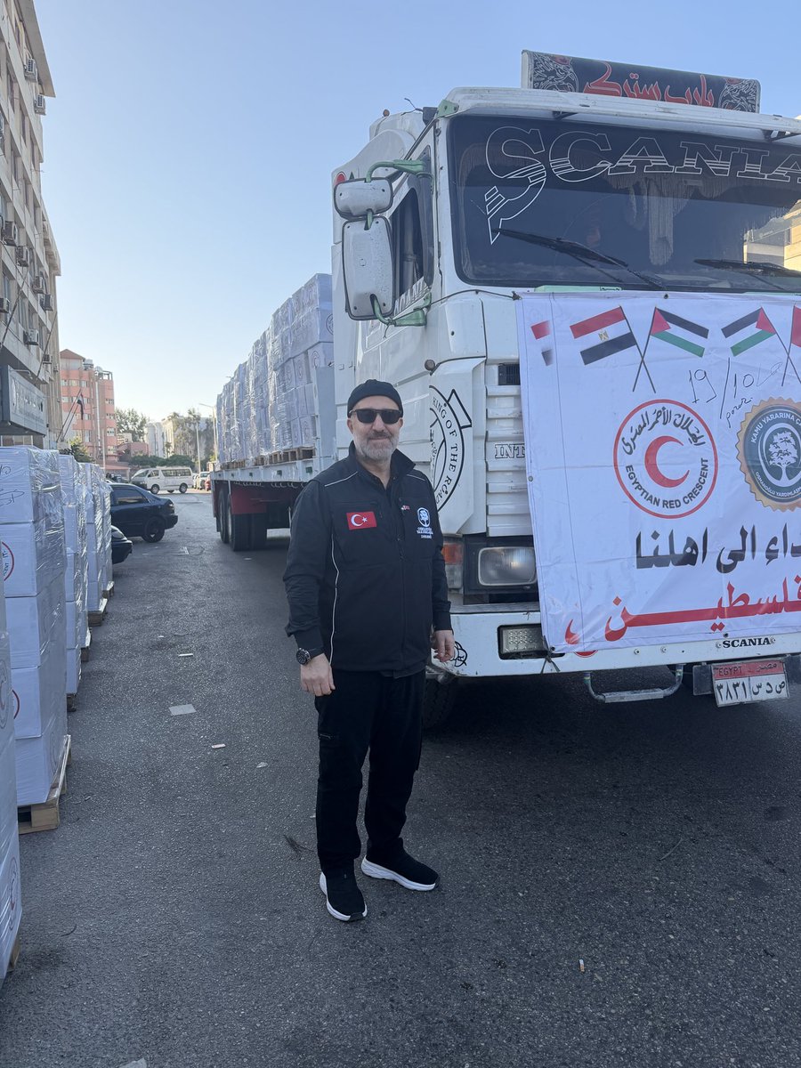 Selamün aleyküm, hayırlı cumalar.
19 Ekim’de iki tırımızı Gazze’ye gönderdik.
Bir iki gün içinde Refah’tan giriş yapacak inşallah.
Şimdi ikinci parti için hazırlıktayız.
Pazartesi, 27 Ekim’de iki tır daha yola çıkıyor Allah’ın izniyle. 🤲
Bu yardım tırlarımızı paylaşırsanız,