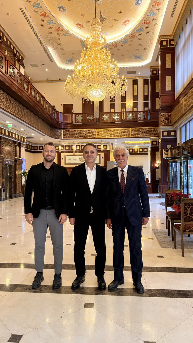 📍 Meyra Palace – Ankara

Kıymetli ağabeyim, Desen Mobilya işletmesinin sahibi Muhyeddin Kaya Beyefendi ile Mesut Saray Beyefendi, nazik ziyaretleriyle bizleri onurlandırdılar. 🌿✨

Samimi sohbetleri, güzel temennileri ve dostane yaklaşımları için kendilerine gönülden teşekkür