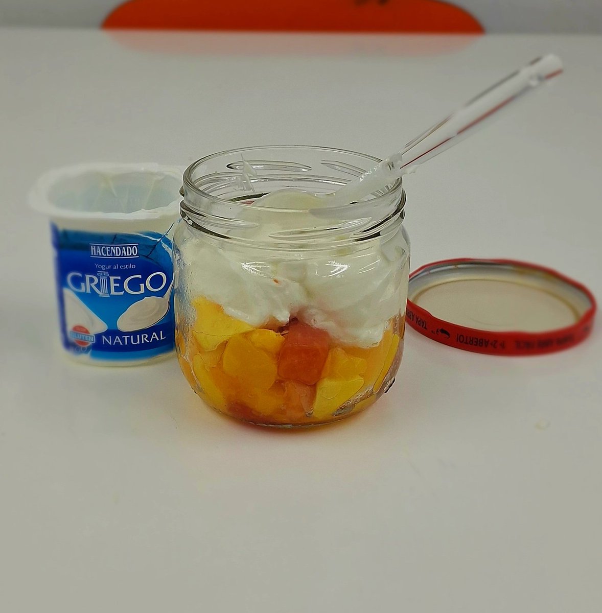 PatrixACNH's tweet image. Tip de desayuno para el trabajo. 

1: guardas los botes peqños d encurtidos de Mercadooona 🎶

2: le añades la frutilla congelada de las varias opciones que tiene Mercadooona 🎶

3: de que llegues y te lo comas ya se ha descongelado, le añades un griego natural y te lo comes