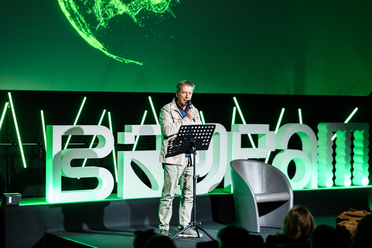 🚀 Un mondo lontanissimo

•Sveva Biocca • Sebastiano Caputo • Corrado Giustozzi • Roberto Vittori

Prima di conquistarlo, il futuro va immaginato: nasce dai sogni, dai miti e da nuovi sguardi capaci di trasformare il mondo.

#Bayram #MAXXI