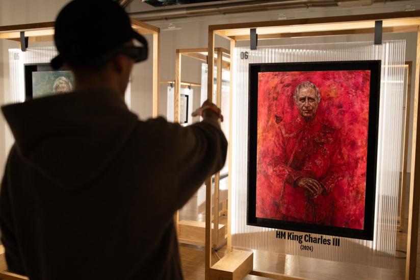 Publi_AR's tweet image. Por primera vez, los días 24 y 25 de octubre, se ofrecerá al público una experiencia única de #RealidadAumentada con las gafas #Spectacles de #Snap. Los visitantes podrán explorar las obras de Jonathan Yeo en un viaje inmersivo e interactivo único. sortiraparis.com/en/what-to-vis…