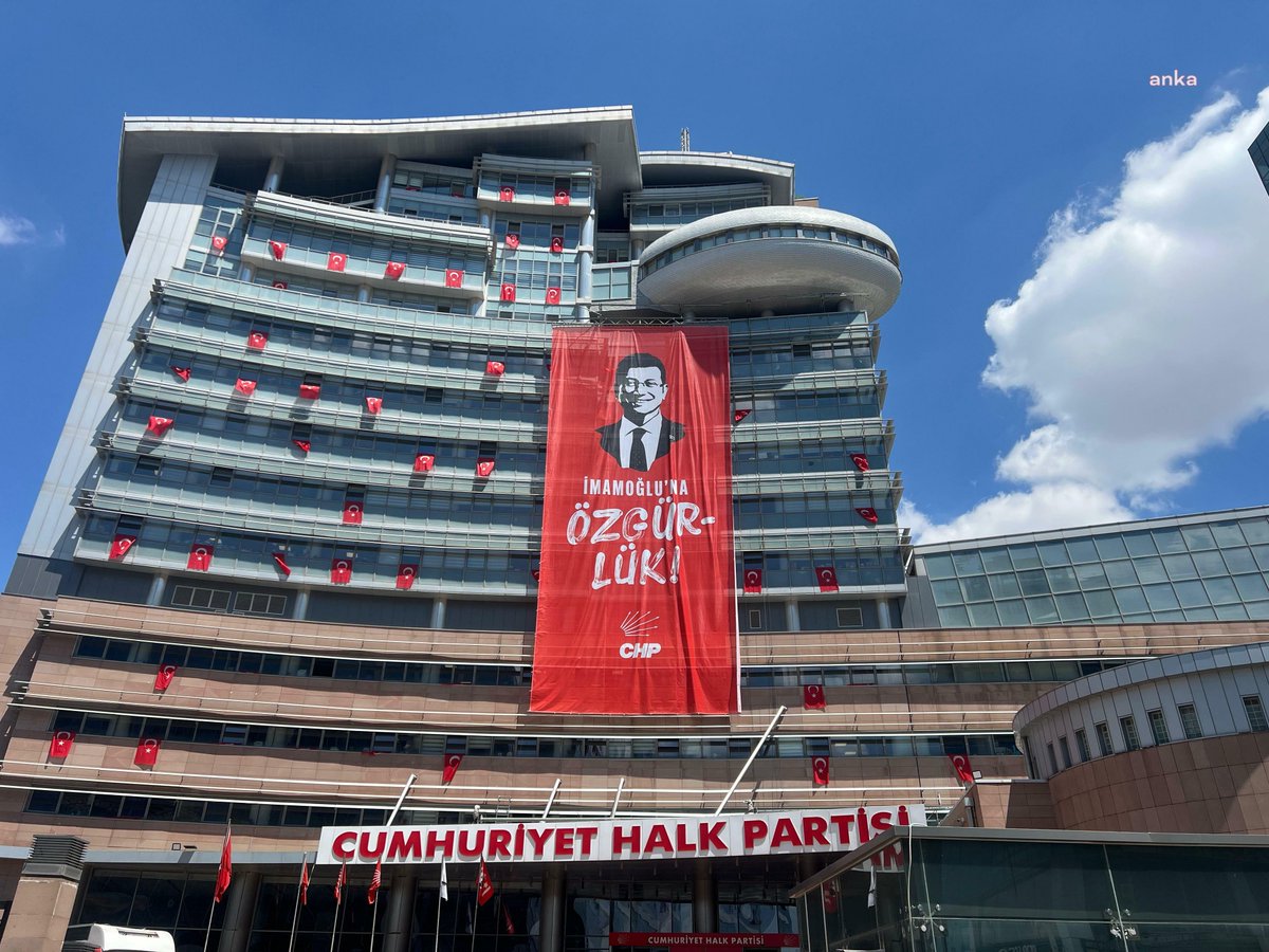 CHP Genel Merkezi, bugün yapılacak disiplin kurulu toplantısında partiye kayyum atanması yönünde eylemlerde bulunan 50 kişiyi ihraç edecek.