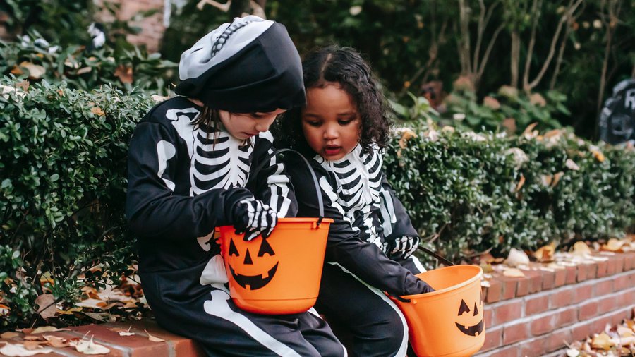 Do you have a friend, relative or neighbour who is concerned they may get trick or treaters knocking at their door this #halloween? ❌ 🎃❌ 

Why not tell them about our poster - orlo.uk/Dd6Ay