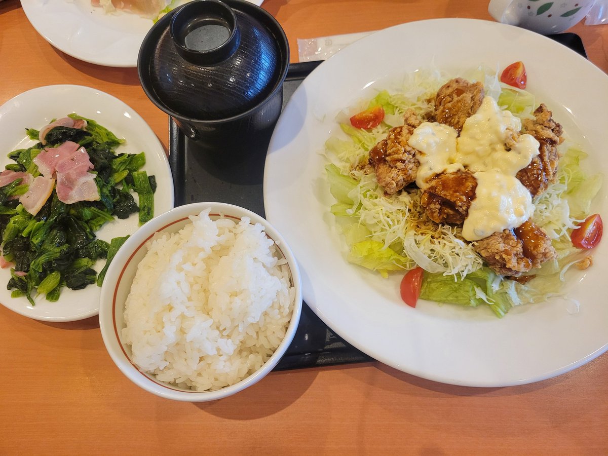 laX2p9kEBxioct5's tweet image. 朝からバタバタしてて、何も食べず
夕方の四時過ぎに、、朝と昼ご飯だなぁ～～
デニーズランチ久しぶりに食べてからぁ～プール行くわぁ～

#デニーズランチ
#デニーズチキン南蛮定食