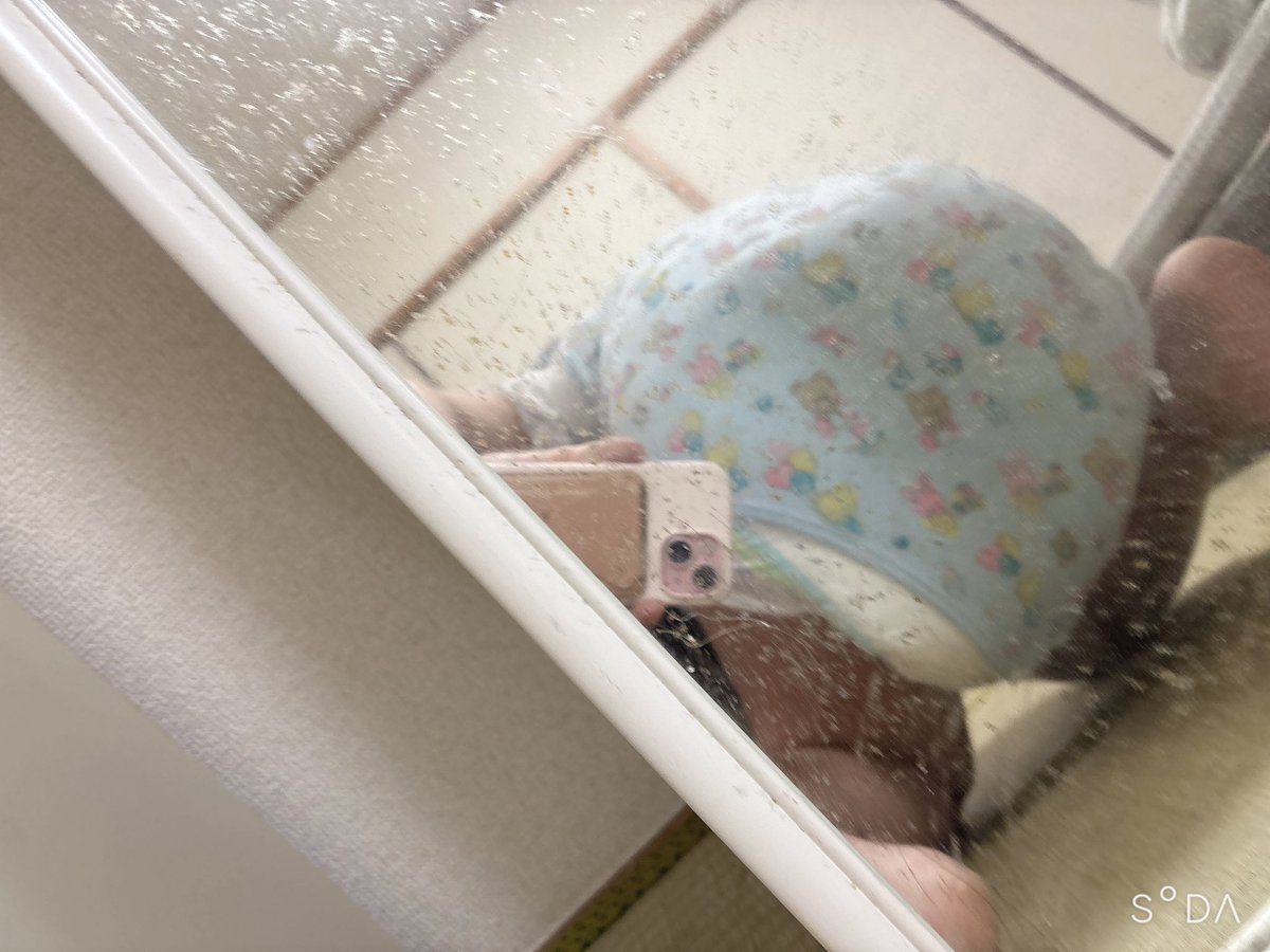 DJSoramin's tweet photo. おむつパンパン….
お股閉じれない….

#おむつ好きと繋がりたい 
#おむつお漏らし 
#おむつ高校生 https://t.co/FzEHHAGTxm