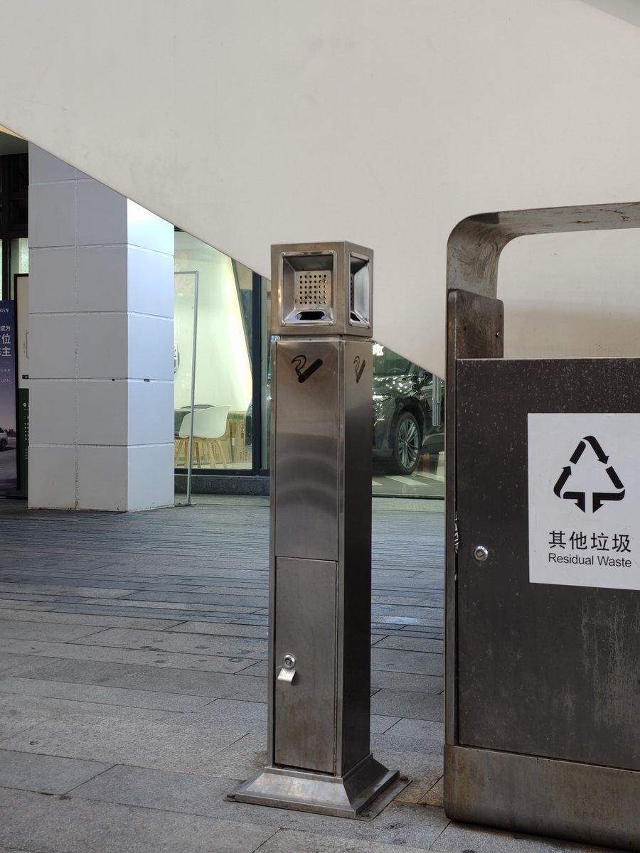 ExcelValley_EU's tweet image. 🚮 Een duurzame, roestvrijstalen zuilasbak voor een stijlvolle en nette buitenruimte.

🛒 excelvalley.eu/nl/product/vlo…

#Asbakje #rokerpaal #hotelsbenodigdheden #asbakstandaard #vuilnisbak #buitenasbak
#findom #ashtray #ashtrayslave #asbak #asbakslaaf #paypig #humanatm